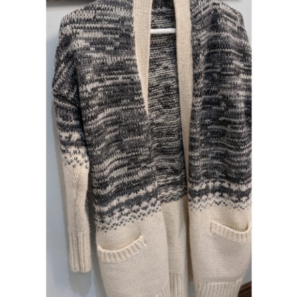 Banana Republic Grey/Cream Cardigan - Picture 1 of 2